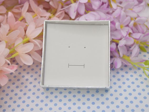 Подарункова коробочка для прикрас 90х90х30 мм, картонна з бантиком, Срібна 