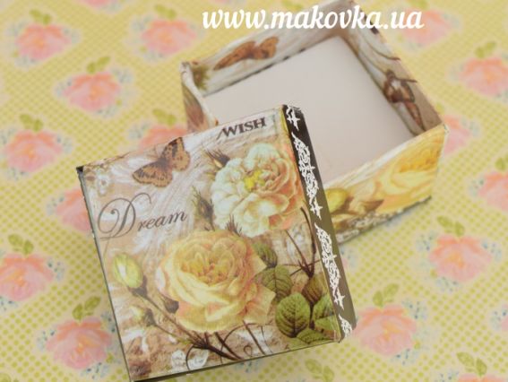 Квадратная подарочная коробка для украшения №03 Винтаж, квадратная с рисунком, в ассортименте