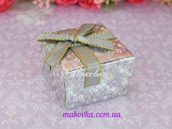 Подарочная коробочка для кольца №01 Квадратная 5х5х3,5 см, с бантиком, серебряная звезды Подарочная коробочка для кольца №01 Квадратная 5х5х3,5 см, с бантиком, серебряная звезды