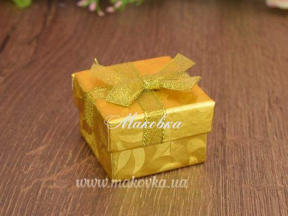Коробочка для кольца №02 Квадратная, размер 5х5х3,5 см, с парчовым бантиком, золотая Коробочка для кольца №02 Квадратная, размер 5х5х3,5 см, с парчовым бантиком, золотая