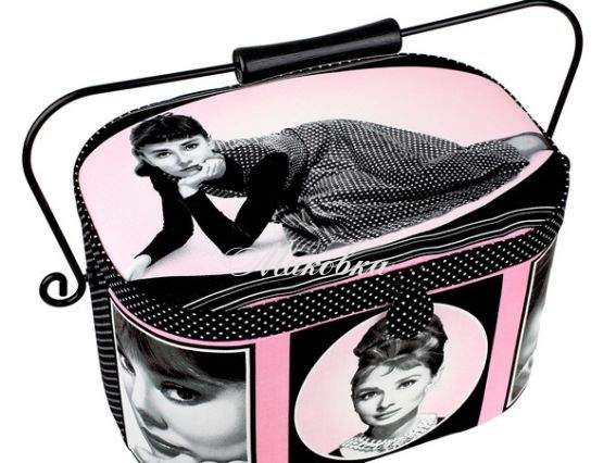 Шкатулка для рукоделия РТО 3518 RT-124, Одри, овальная с металлической ручкой Шкатулка для рукоделия РТО 3518 RT-124, Одри, овальная с металлической ручкой