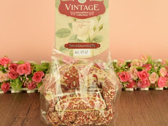 РТО VT-67 Декоративна вінтажна игольница-скринька у формі дивана з ножицями