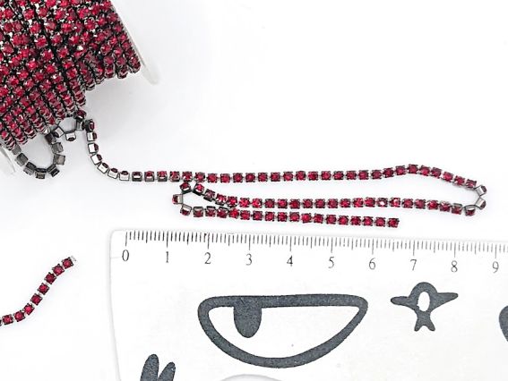 Ланцюг хром з темно червоним стразами , 10 сантиметрів SS-08-В , колір C1127-Dark Siam