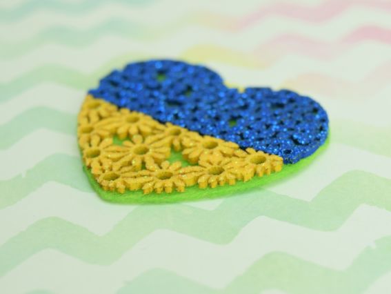 Заготовка для декора патриотическая патч Сердце в цветах жёлто-синее 47*43мм войлок фоам