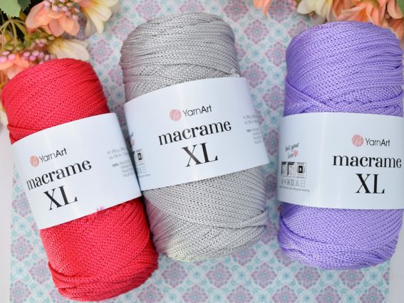 Три мотки глянцевого шнура YarnArt Macrame XL рожевого, сірого та бузкового кольорів.