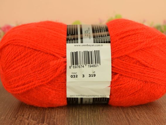 032 яскравий червоний