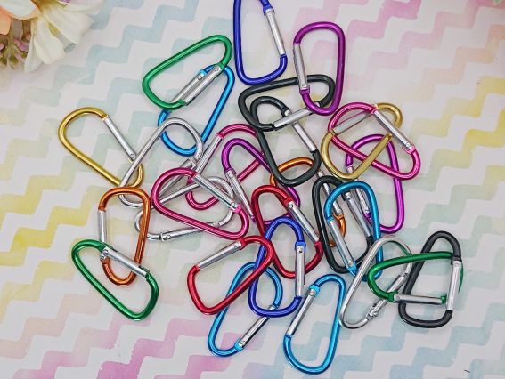 Карабін алюмінієвий D-подібний, кольоровий (45 × 24 мм) Карабін алюмінієвий D-подібний, кольоровий (45 × 24 мм)