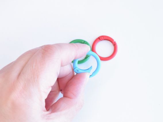 Заготовка для брелока: карабін-кільце круглий, кольоровий (23,5 мм × 3,5 мм)