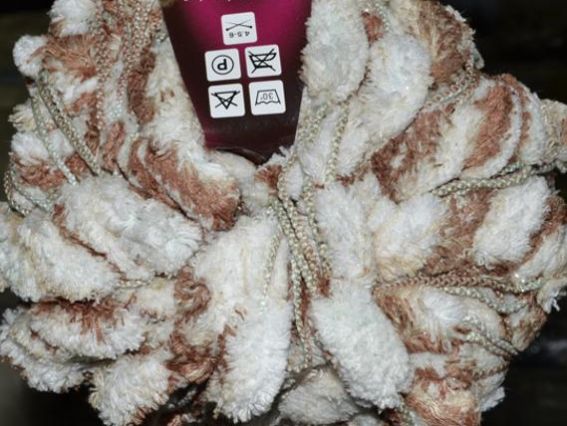 Пампушки Modo Almond коричневый на белом