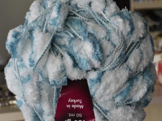 Пампушки Modo Almond голубой на белом