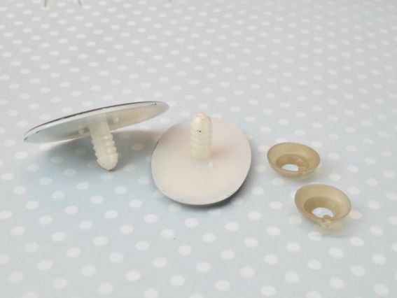 11-021-25*38 Очі овальні великі 25х38 мм намальовані білі з сине-чорним, ножка винт 1 пара 