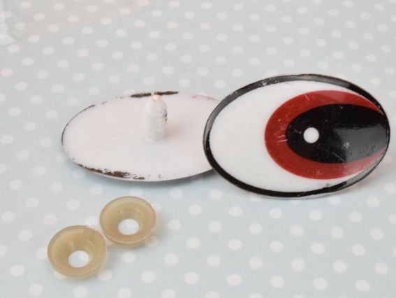 11-016-31*46 Очі овальні великі 31х46 мм намальовані білі з коричнево-чорним, ножка винт 1 пара 