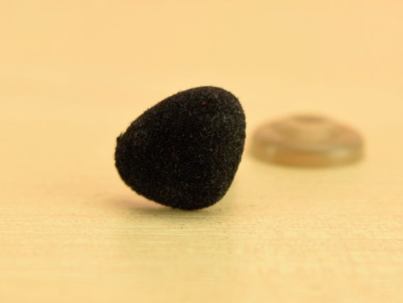 Ніс для м'яких іграшок, оксамитовий, 12х14 мм, трикутний, чорний, 1 шт