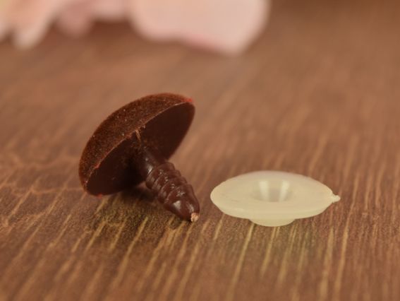 Коричневий ніс для м'яких іграшок, оксамитовий, 20х15 мм, трикутний, 1 шт