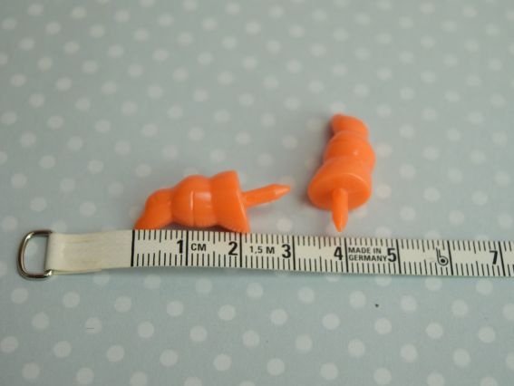 Нос-морква для сніговика , довжина 22 мм, 2 шт