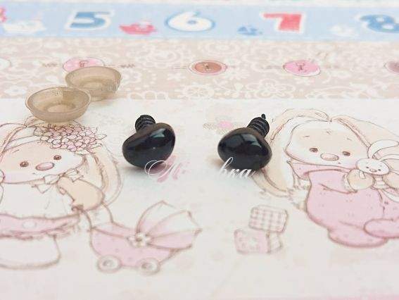 Носики треугольные маленькие 8,5х6 мм , Черные 2 шт (на ножке)