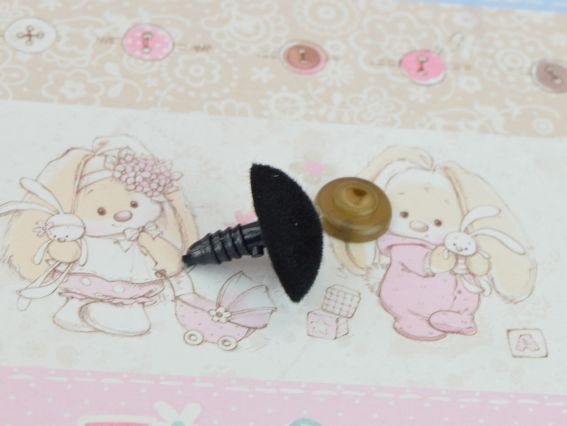 Нос для мягких игрушек , бархатный, 20*15 мм, треугольный, черный, 1 шт