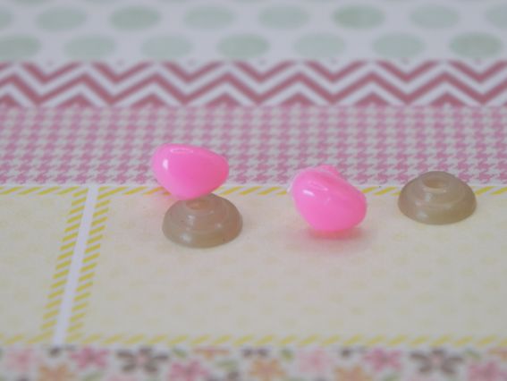 Носики треугольные 9х7 мм , Розовые 2 шт (на ножке)