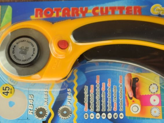 Раскройный дисковый нож 45 мм изогнутой ручкой RTY-2/DX, OLFA Раскройный дисковый нож 45 мм изогнутой ручкой RTY-2/DX, OLFA