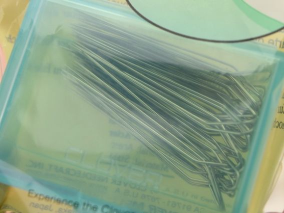 Булавки роздвоєні для квілтингу, сталеві, 35 шт/уп, Clover 240 (Японія)