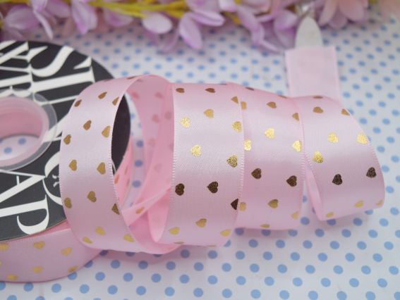 Атласна Стрічка декоративна з малюнком Золоті сердечка рожева, 1 м