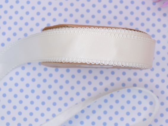 Атласна Стрічка декоративна Молочна із Бордюром , 1 м