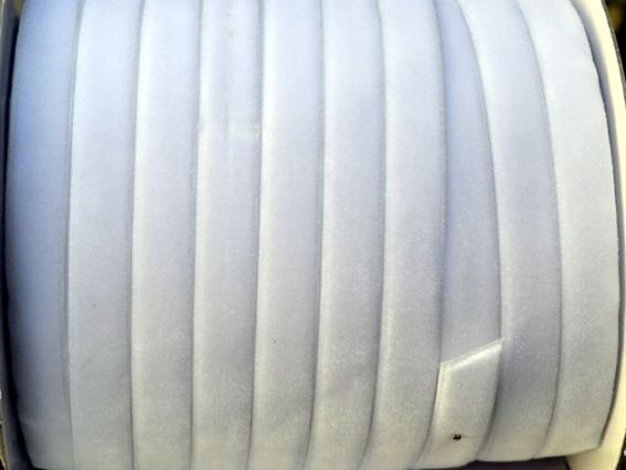 Оксамитова стрічка 10 мм, біла, 1 м Оксамитова стрічка 10 мм, біла, 1 м