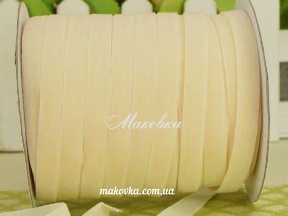 Оксамитова стрічка 10 мм, блідо-персикова, 1 м Оксамитова стрічка 10 мм, блідо-персикова, 1 м