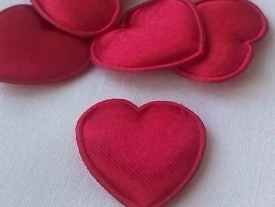 Сердечко атласное красное Сердечко атласное красное
