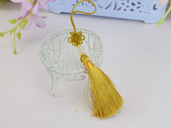 Шовковиста золота китиця з намистиною та китайським вузликом, довжина 7 см