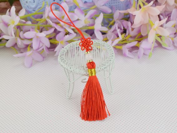 Шелковистая кисточка с бусиной и китайским узелком, длина 7 см, Красный цвет, 1шт