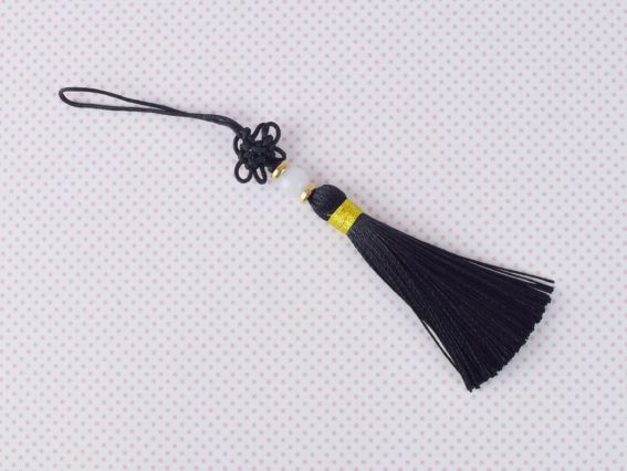 Шелковистая кисточка с бусиной и китайским узелком, длина 7 см, Черный цвет, 1шт