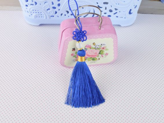 Шелковистая синяя кисточка с бусиной и китайским узелком, длина 7 см