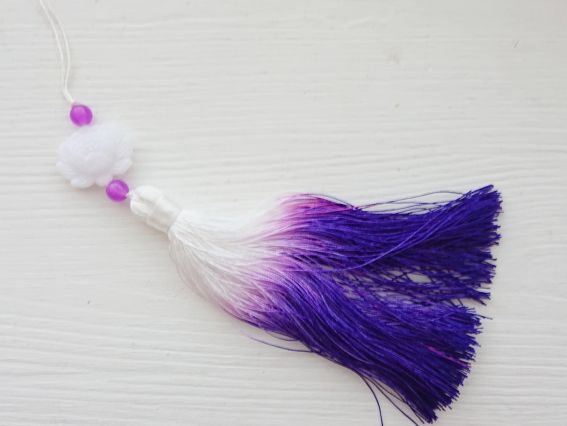 Китиця з білим лотосом Омбре Біло-Фіолетова, довжина 17 см, 1шт