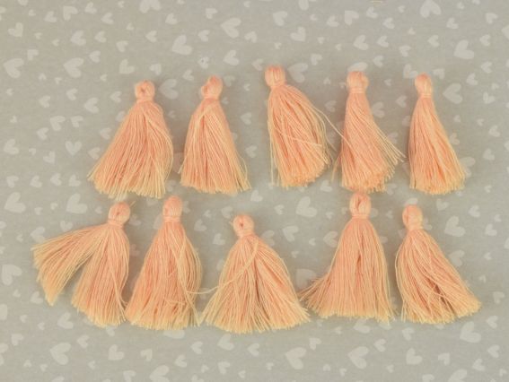 Маленькие кисточки , длина 3 см, Персиковые матовые, 10 шт/уп