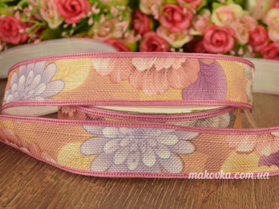 Лента тканевая 2,5см С цветочным рисунком и розово-сиреневой каймой, 1 метр Лента тканевая 2,5см С цветочным рисунком и розово-сиреневой каймой, 1 метр