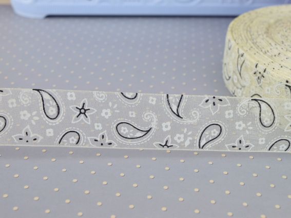 Декоративная лента Органза ширина 25 мм, Пейсли молочная, 1 метр