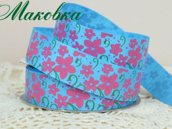 Репсовая лента 25 мм №01 Голубая с малиновыми цветами, 1 м Репсовая лента 25 мм №01 Голубая с малиновыми цветами, 1 м