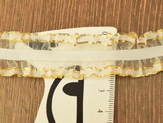 Гумка з рюшем з органзи, ширина 2,5 см, біла із золотою облямівкою, 7944, 1 метр
