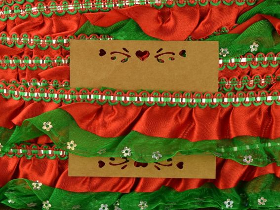 Декоративна тасьма з подвійним хвилястим рюшем 4 см колір Зелена з червоним 13-6901, 1 м