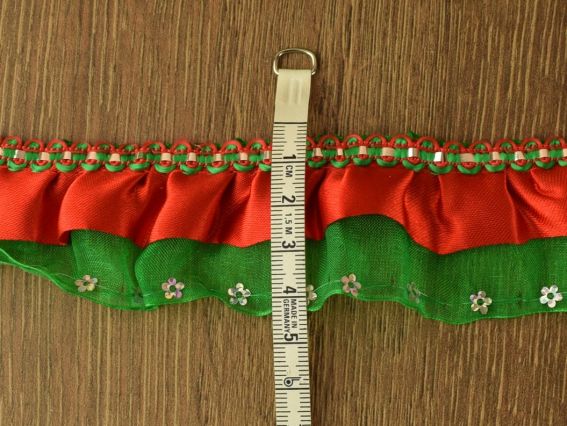 Декоративна тасьма з подвійним хвилястим рюшем 4 см колір Зелена з червоним 13-6901, 1 м