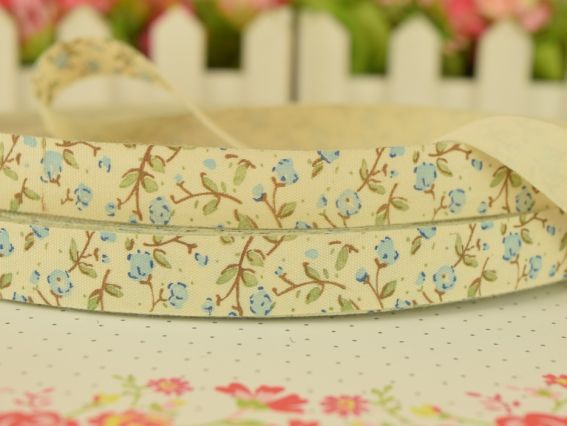 Лента тканевая хб, 15 мм,  белая (молочная) с рисунком Голубые Цветочки, 1 метр Лента тканевая хб, 15 мм,  белая (молочная) с рисунком Голубые Цветочки, 1 метр