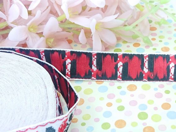 Гобеленовая Лента с орнаментом 20мм, Розы черно-красные на белом, 1 м.