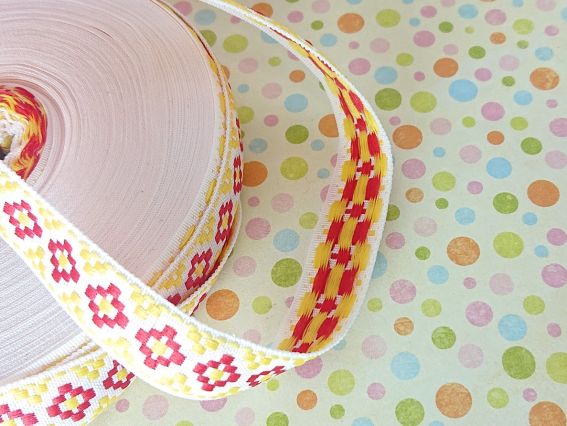 Гобеленова Стрічка з орнаментом червоно-жовті на білому 15 мм, 1 м