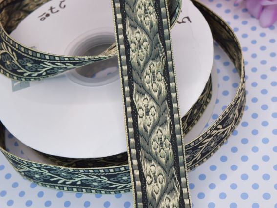 Гобеленовая лента с украинским орнаментом Бледно-золотая ветка с цветами на черном, 30 мм , 1 метр