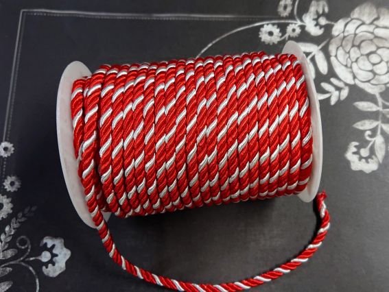 Атласный витой шнур, толщина 5 мм двухцветный серебряно-красный 1 м