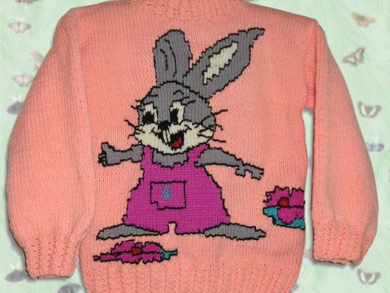 Свитер с зайкой для девочки