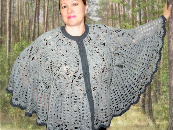 Серое пончо связанное крючком