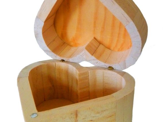 Шкатулка Сердце деревянная, 9х6х9 см, LY1013-110 Шкатулка Сердце деревянная, 9х6х9 см, LY1013-110
