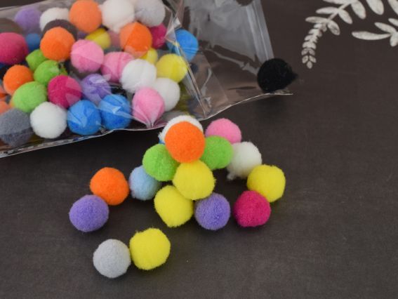 Шарики помпон МІКС кольорів, 1,5 см, 10г Шарики помпон МІКС кольорів, 1,5 см, 10г